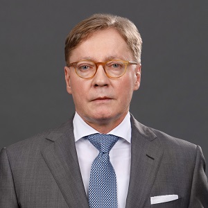 Dr Joerg Paura
